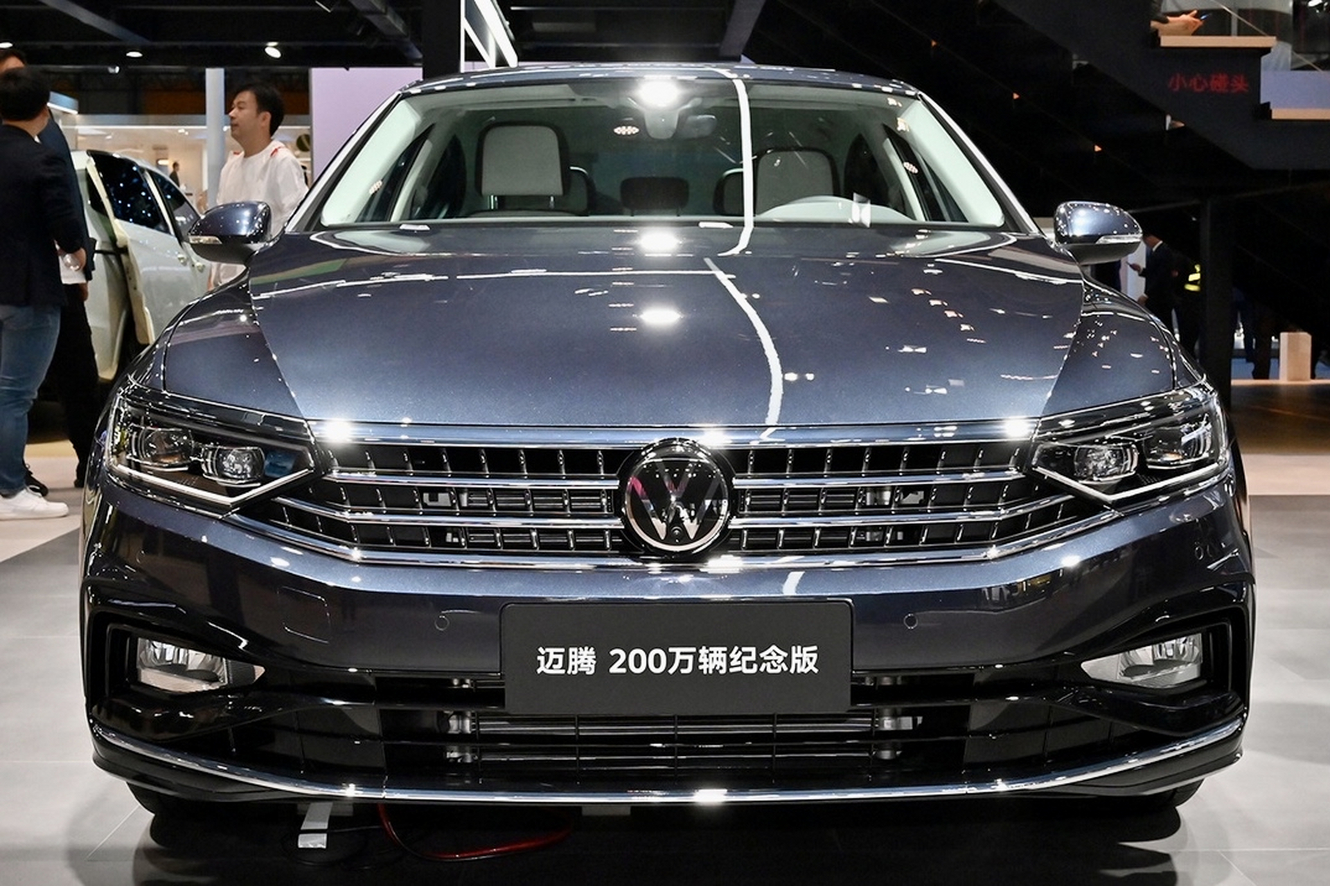 大众迈腾200万辆纪念版车型,车展展台外观欣赏