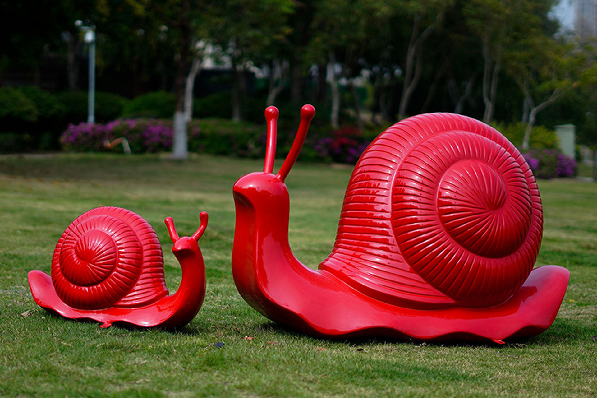 玻璃钢抽象彩色蜗牛雕塑,完美融合艺术与日常!