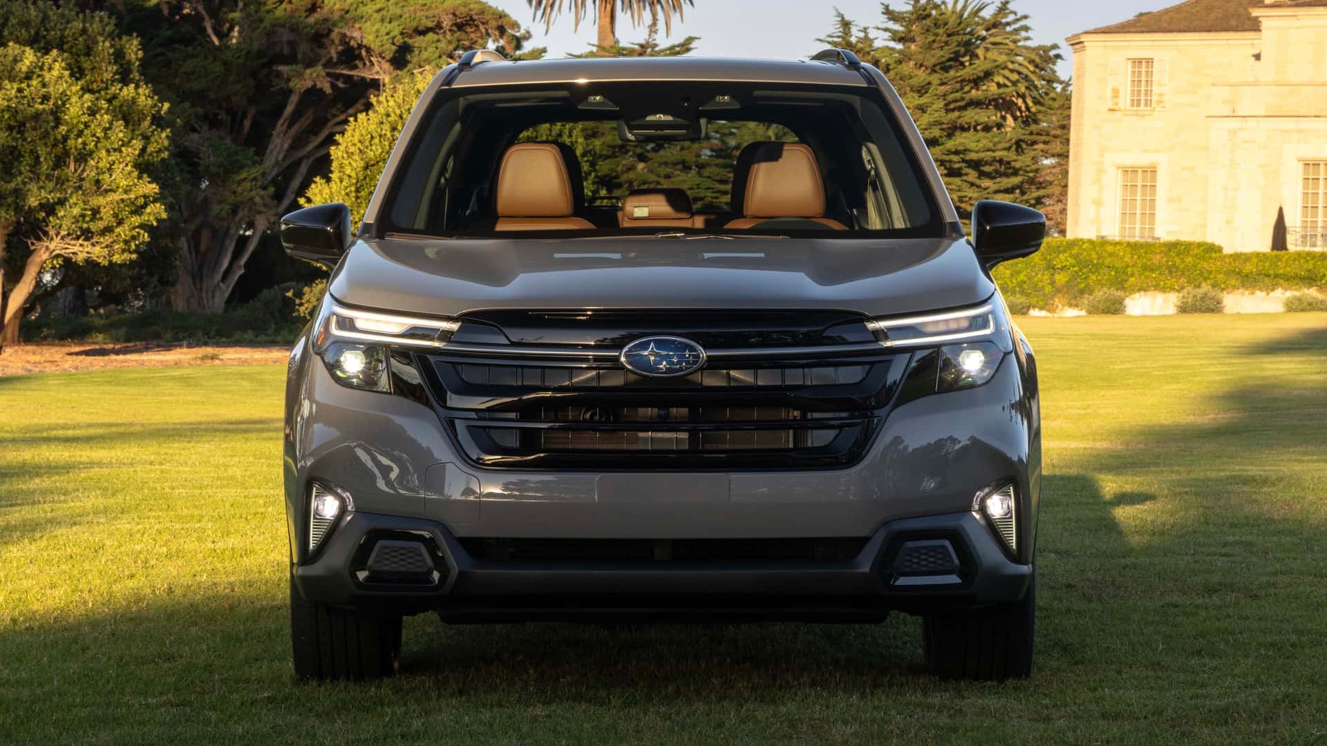 斯巴鲁发布新款森林人 格栅终于与大灯合体 这个前脸你喜欢吗?