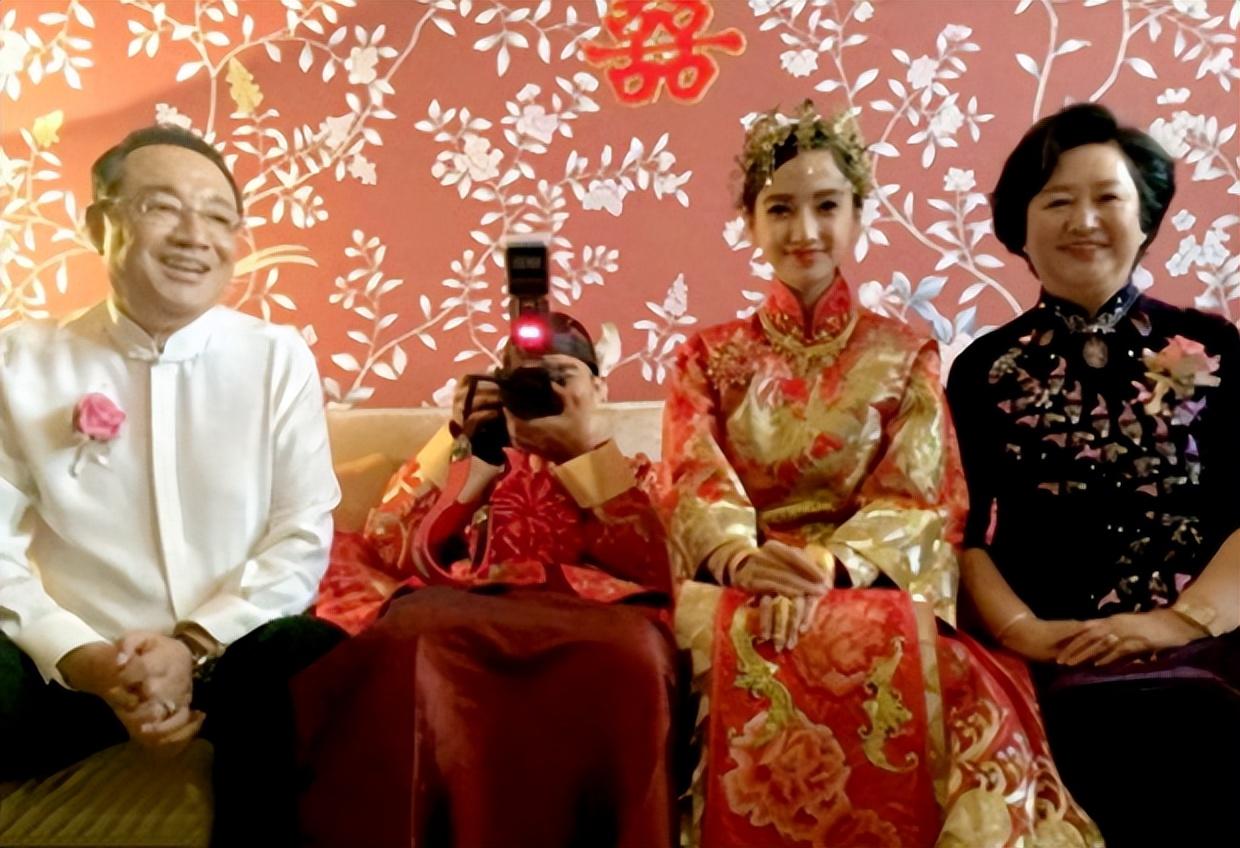 回顾张素霞全心全意支持儿子黄晓明曾对前儿媳杨颖赞不绝口