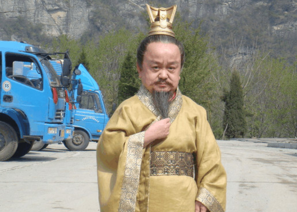 小阴蚀王张伸身高115米无戏可拍退圈被娇妻抛弃如今怎样