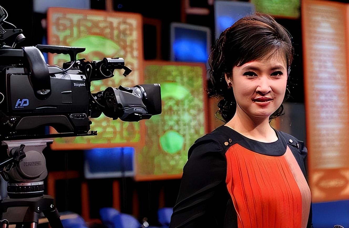 她因为身材太过高挑而从舞蹈生落选,还机缘巧合地当上了《海峡两岸》