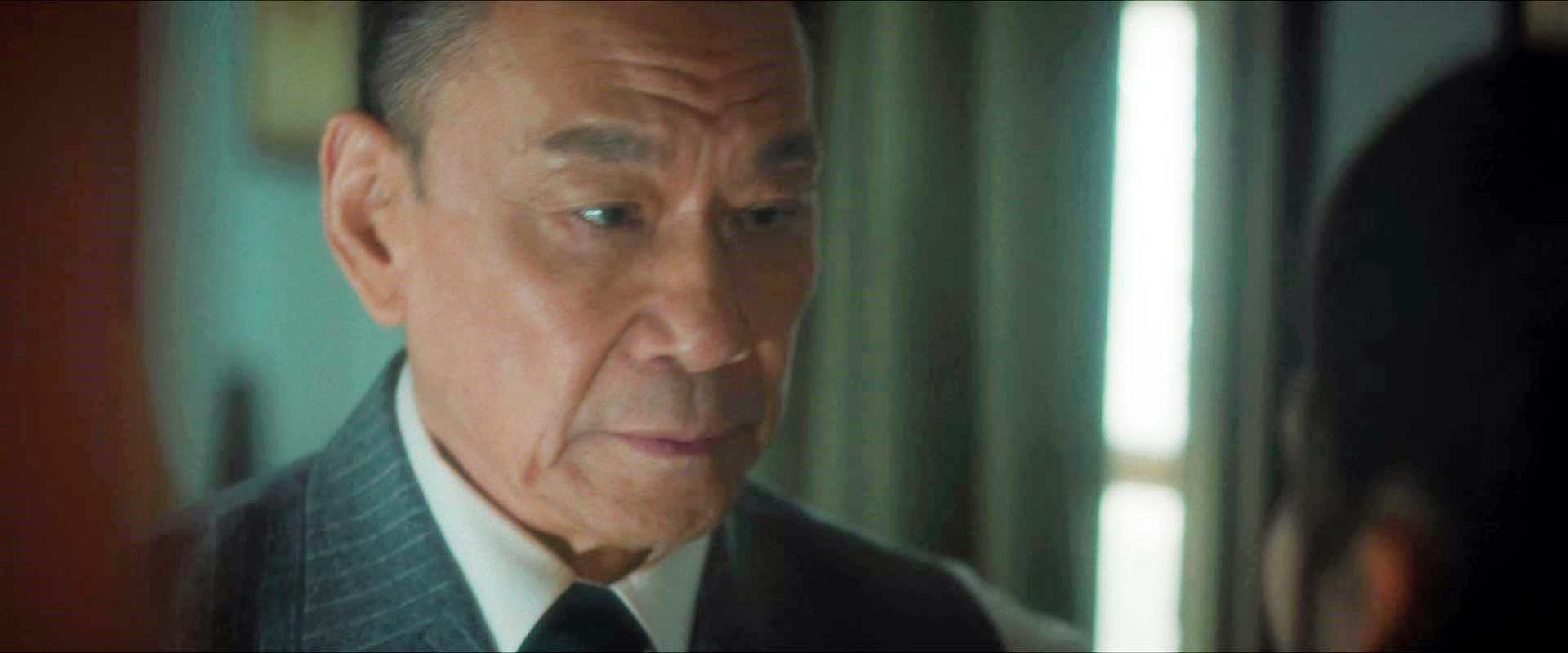 但王学圻还是尽可能多地通过动作表情去让人物更立体饱满.