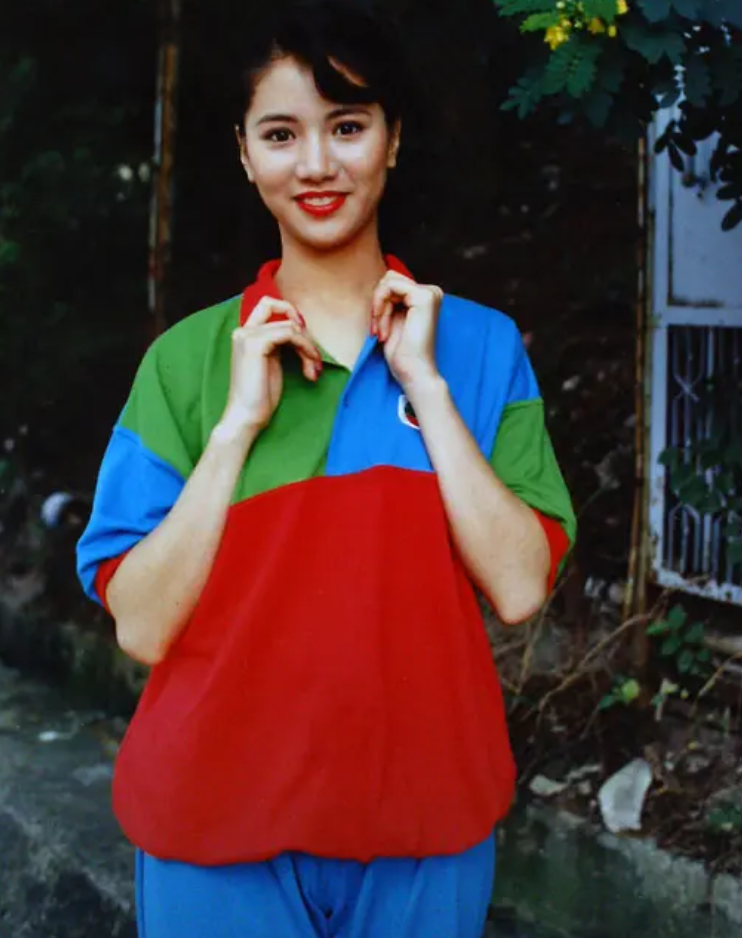 好命的袁咏仪19岁成名蝉联金像奖影后被张智霖独宠30年