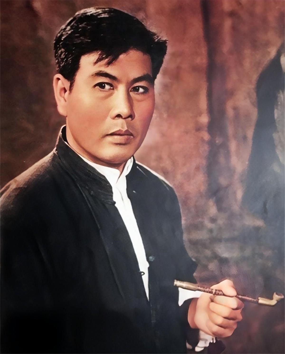 回顾八一厂男星李炎银幕高干专业户妻子恩爱一生70岁因病去世