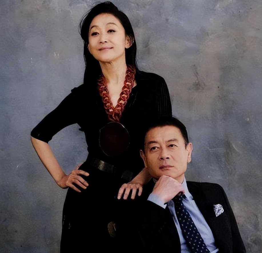 回顾演员巫刚和赵英离异后62岁依旧单身有陈瑾陪伴不觉孤单