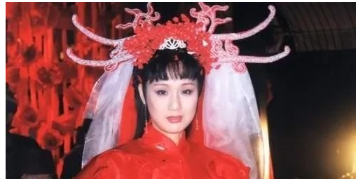 回顾容妃李建群与导演同居28年没给名分一生无后遗憾离世