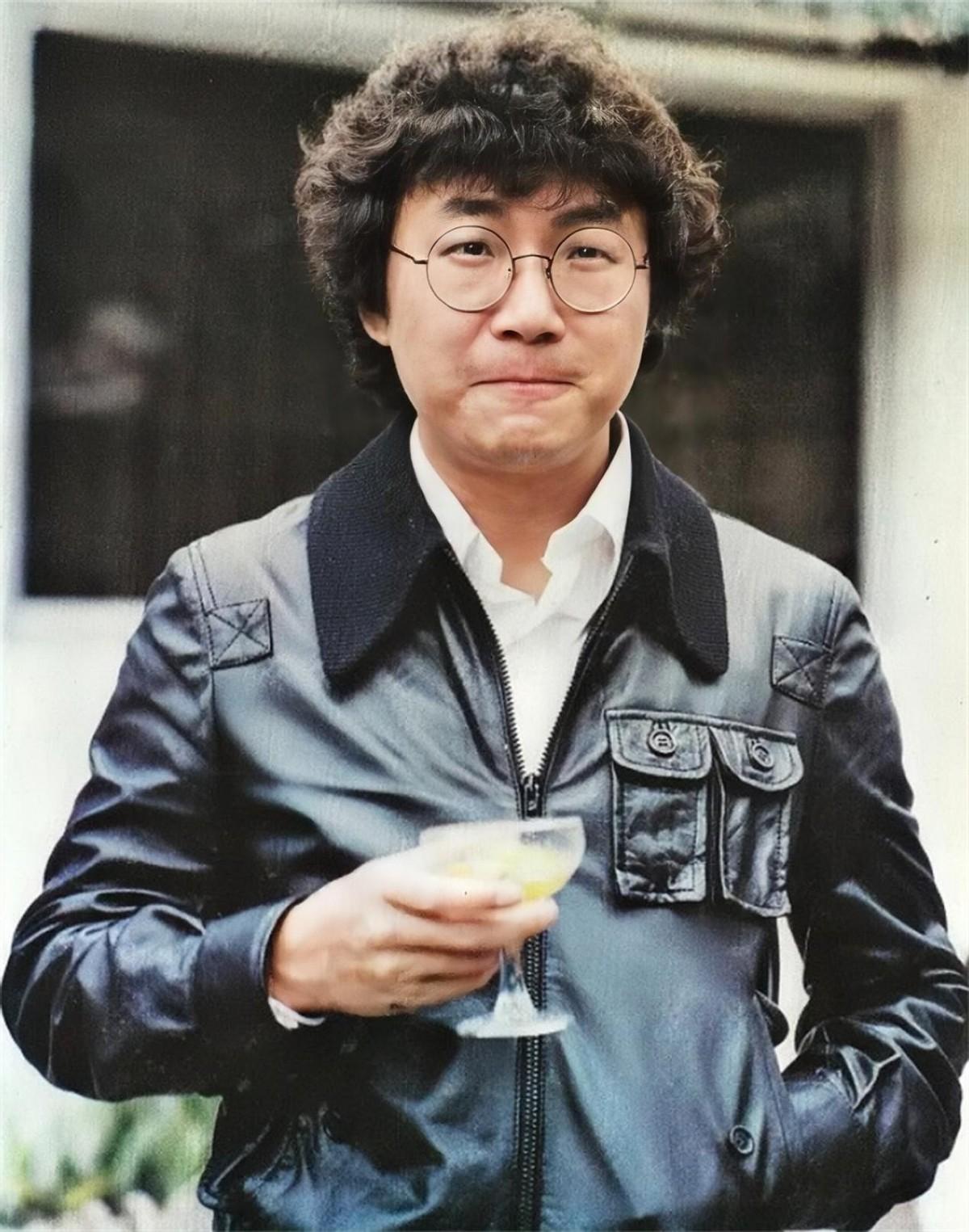 回顾被遗忘的一代笑匠许冠英因自卑终身未娶65岁孤独离世