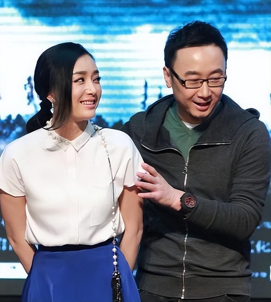 回顾主播胡蝶闪婚嫁大12岁名导婚后独自产检7年两胎很幸福