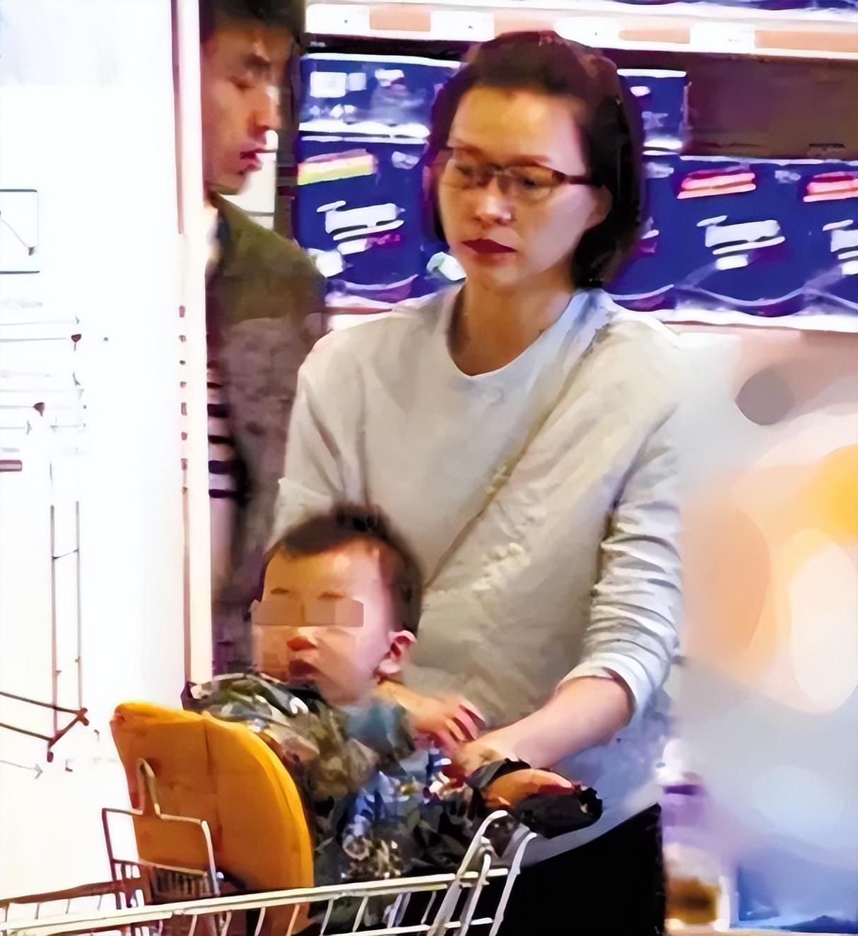 回顾央视一姐到查无此人49岁的董卿终于落到今天这一下场