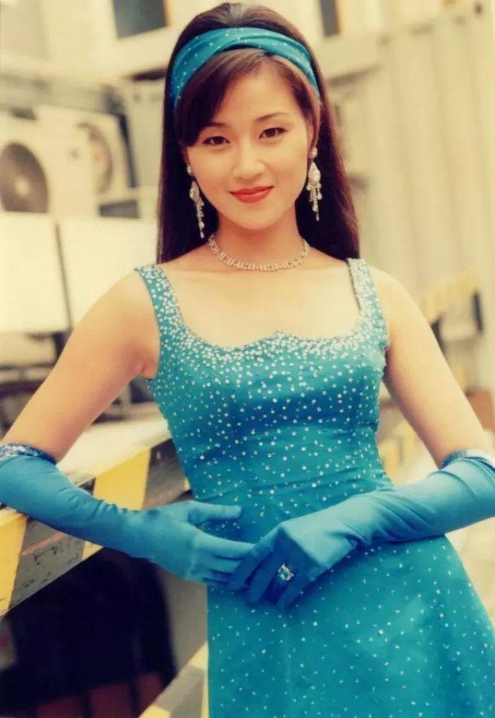 甄子丹给前妻抚养费求爱万绮雯为何转身娶了汪诗诗