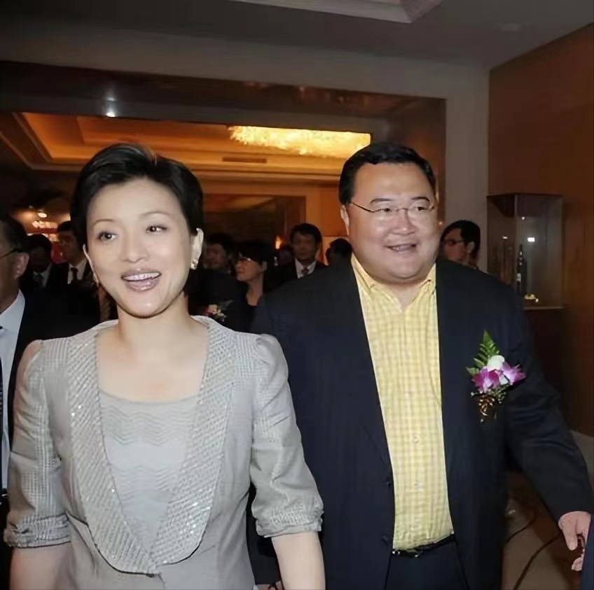 回顾丈夫长得不起眼婚姻幸福的明星夫妻一对比一对过得幸福