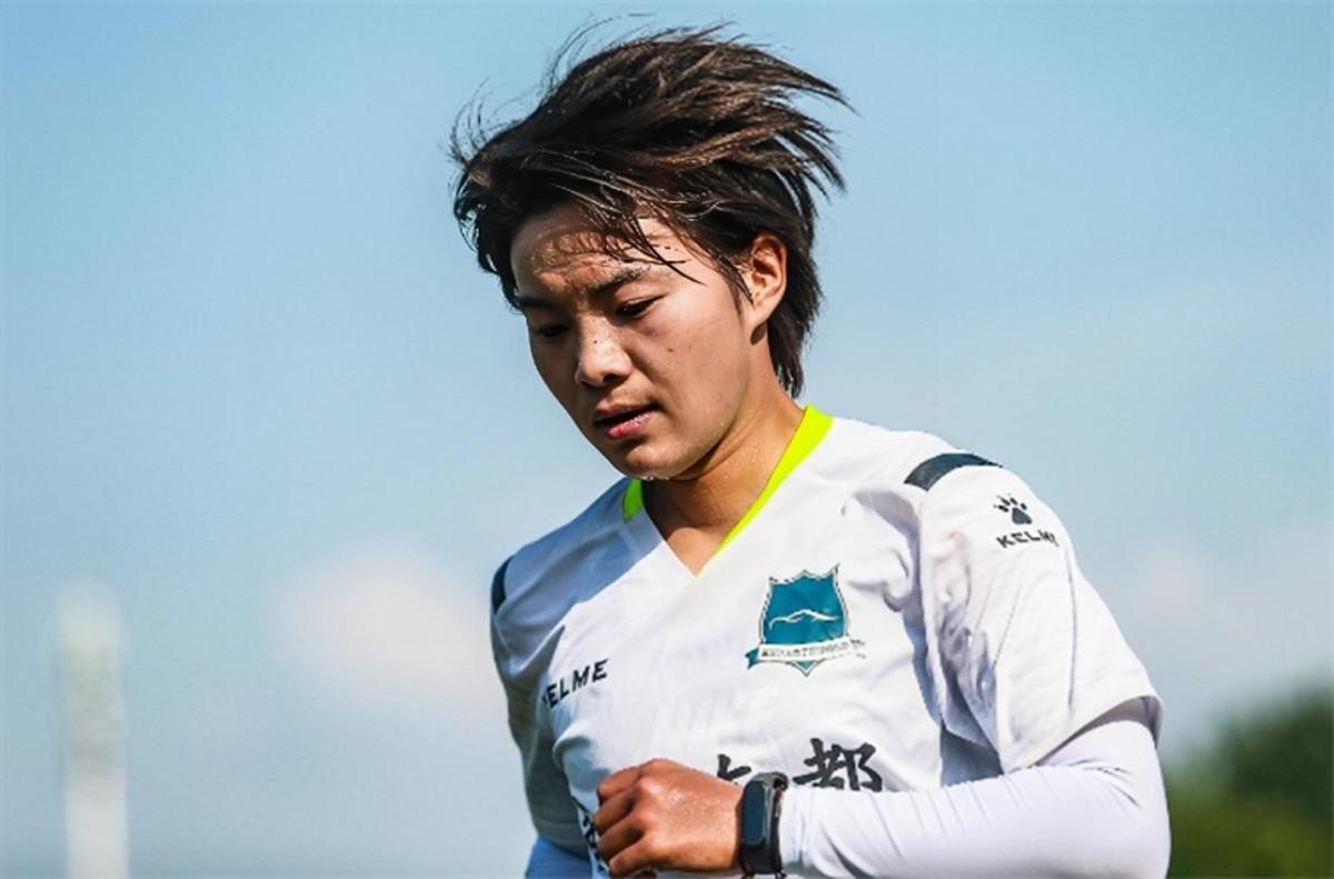 回顾女足英雄王霜5岁时被遗弃母亲早逝狼狈离场时泪水涟涟