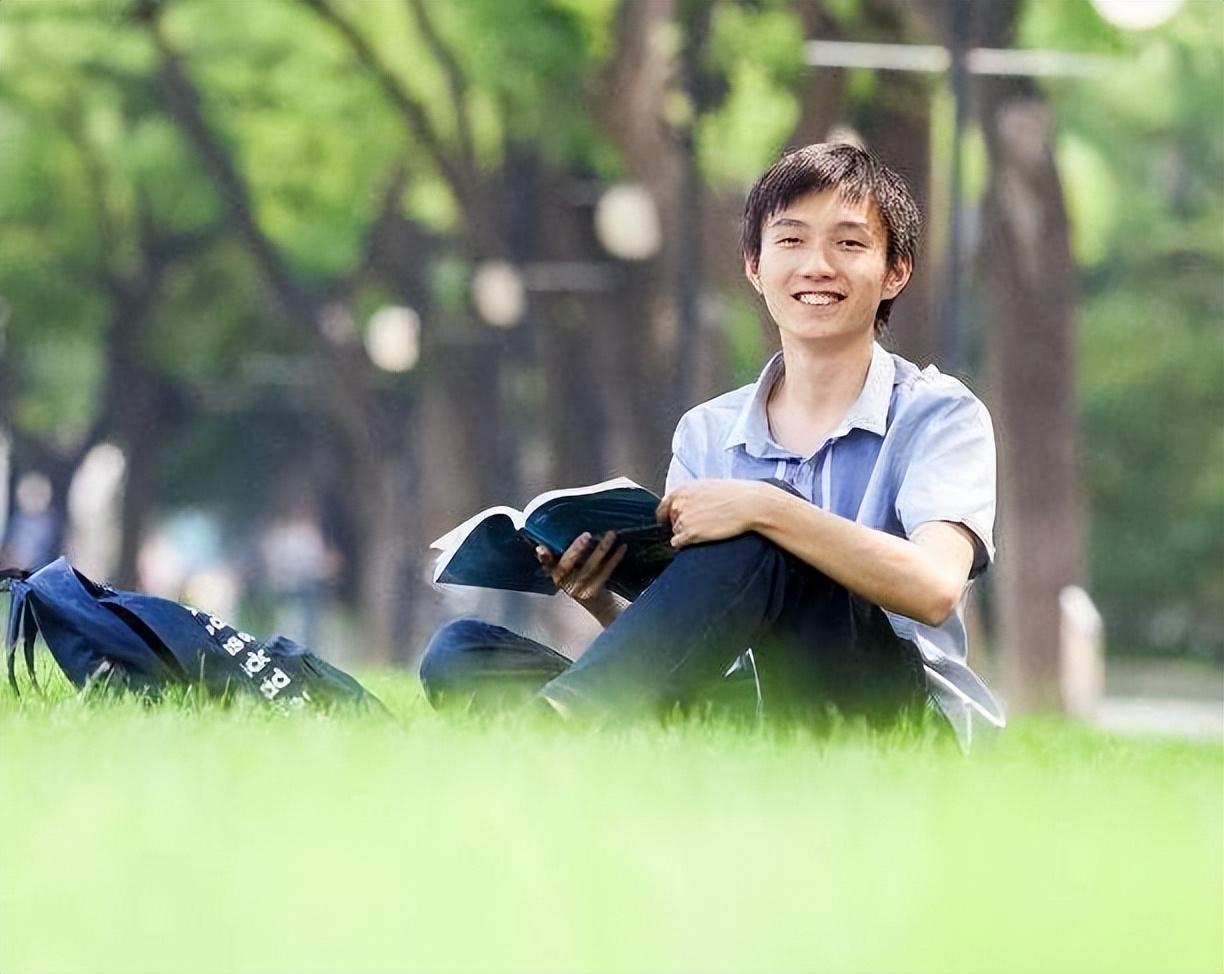 回顾学霸放弃保送清华要享受高考全过程后来考了多少分