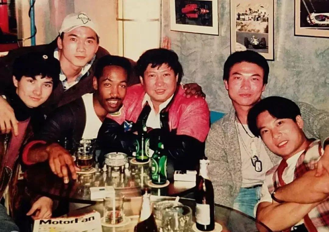 邹兆龙有兄弟姐妹13人,他在家里排行老八.