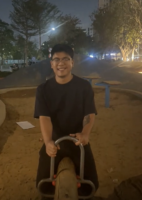 回顾穷小伙娶美国胖媳妇不赚钱在家当奶爸生活费都要问老婆要