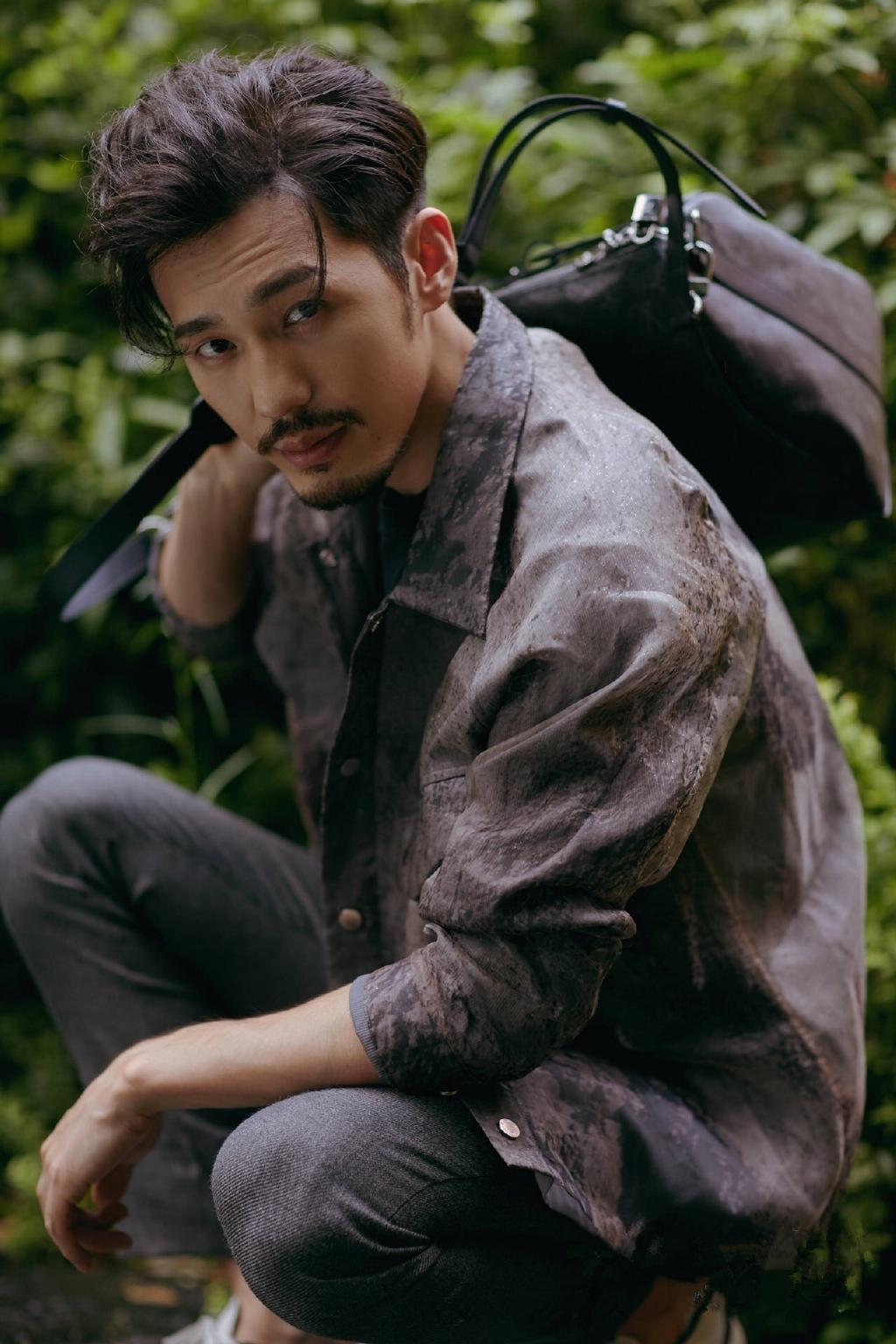 回顾父亲富豪母亲是著名演员他却跑龙套14年33岁成实力派