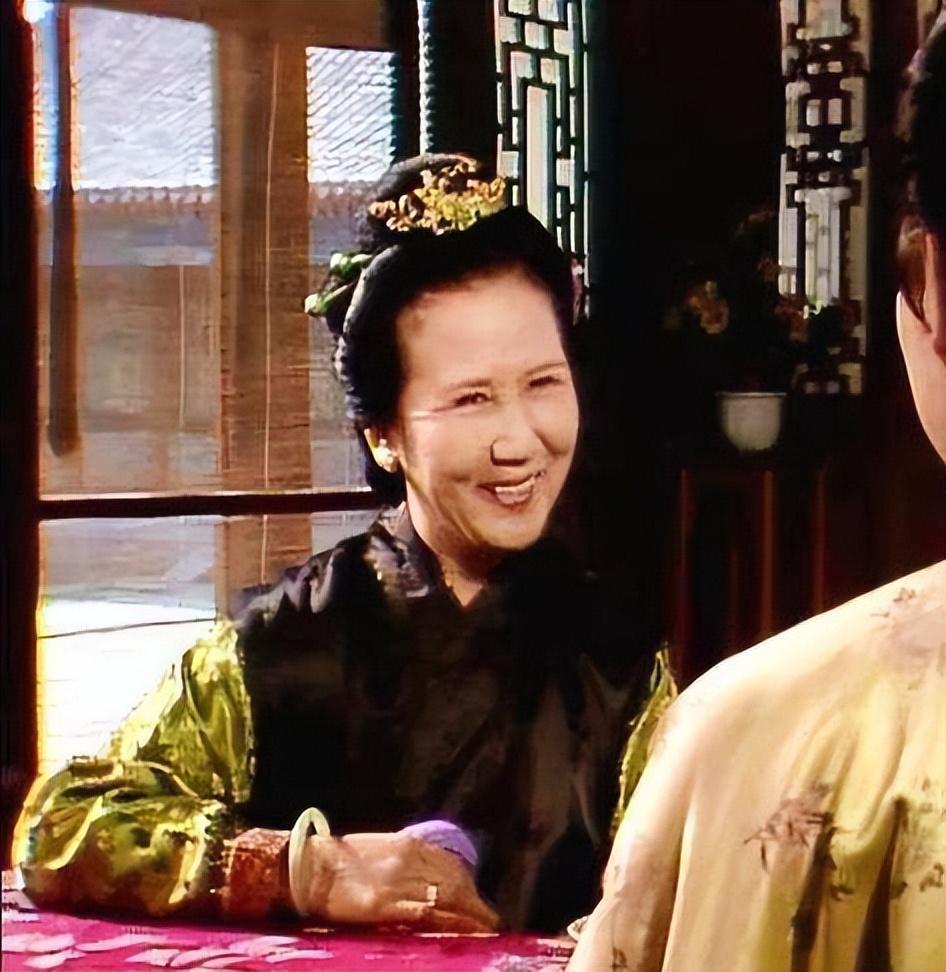 一,初攀贾珍——往大姐尤氏心口捅刀只为富贵