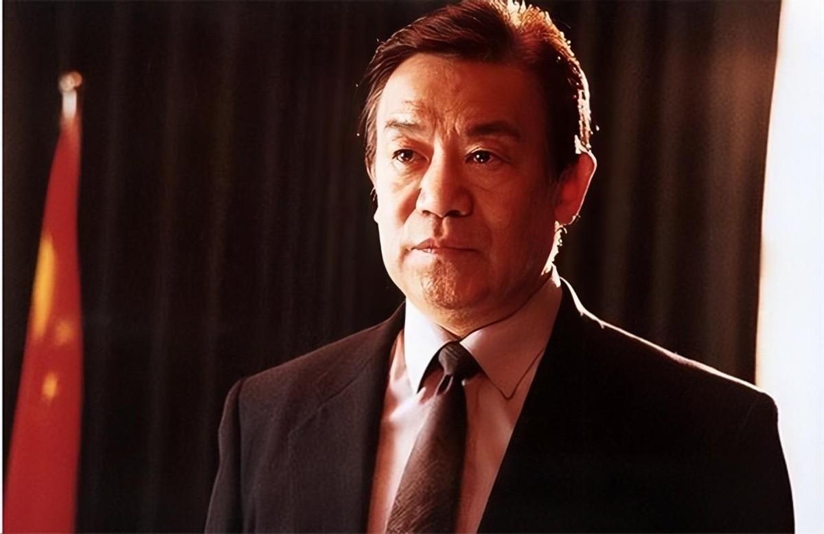 回顾老戏骨高明事业婚姻都很坎坷退休后北京买三套房和儿女同住