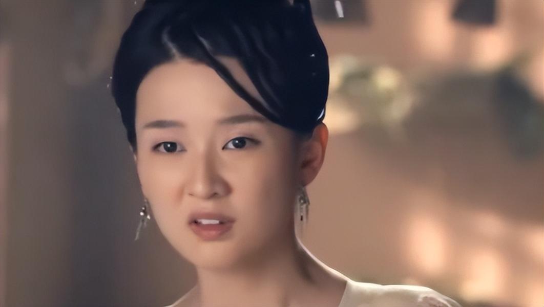 在《青丘狐传说》中的她,总是一副睁不开眼睛的样子.