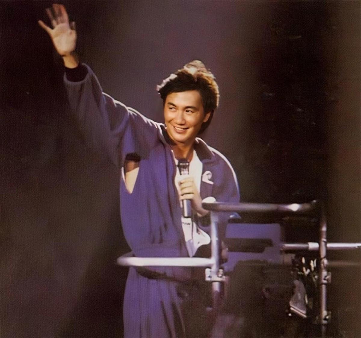 回顾被遗忘的一代笑匠许冠英因自卑终身未娶65岁孤独离世