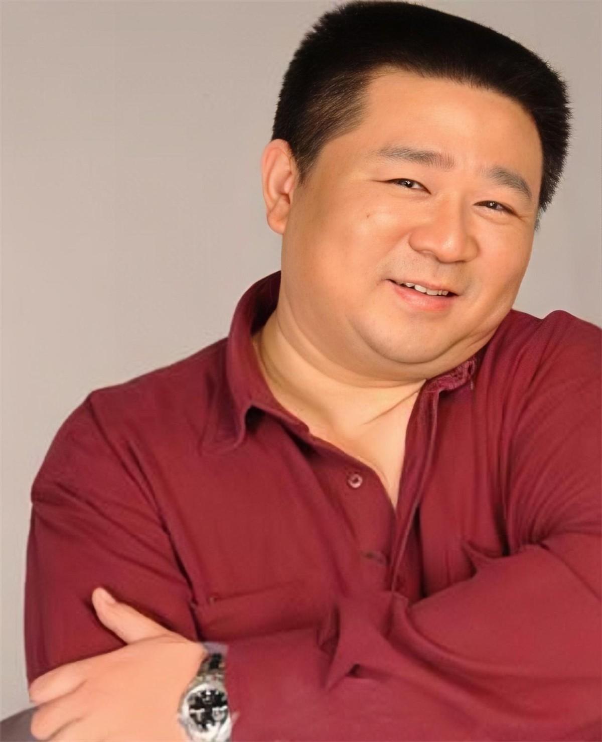 回顾著名演员梁冠华与妻子唐烨互相成就恩爱33年生活幸福甜蜜