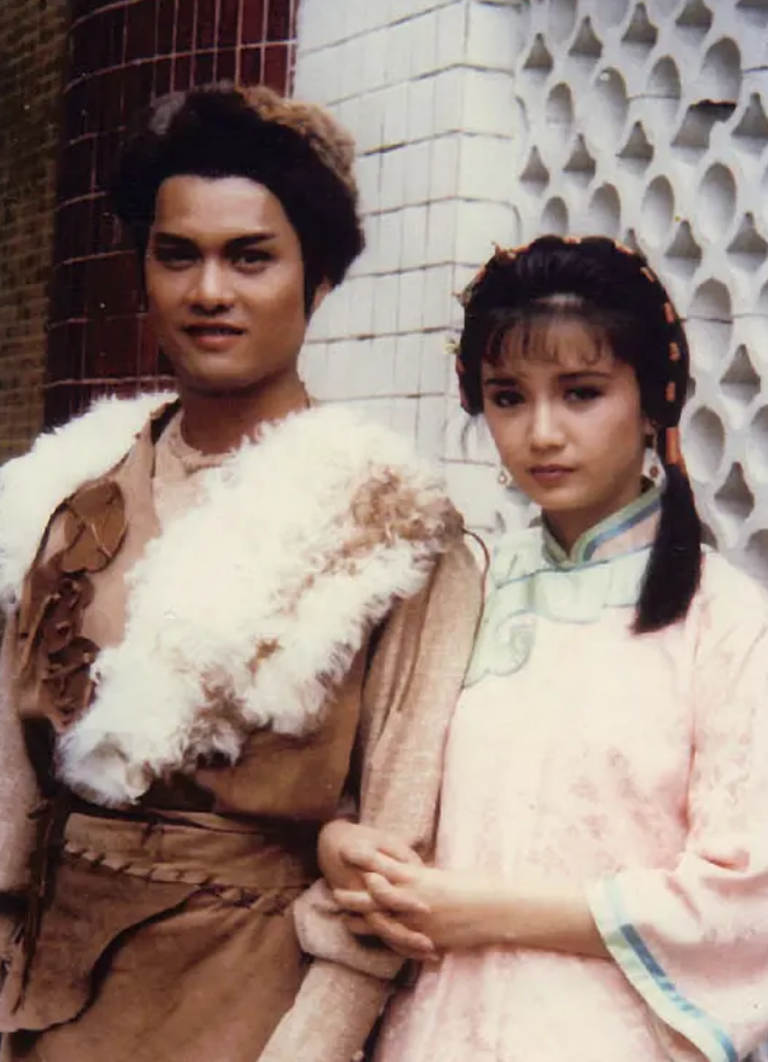 吕良伟一婚娶周海媚二婚闪婚闪离三婚妻子成了一生所爱