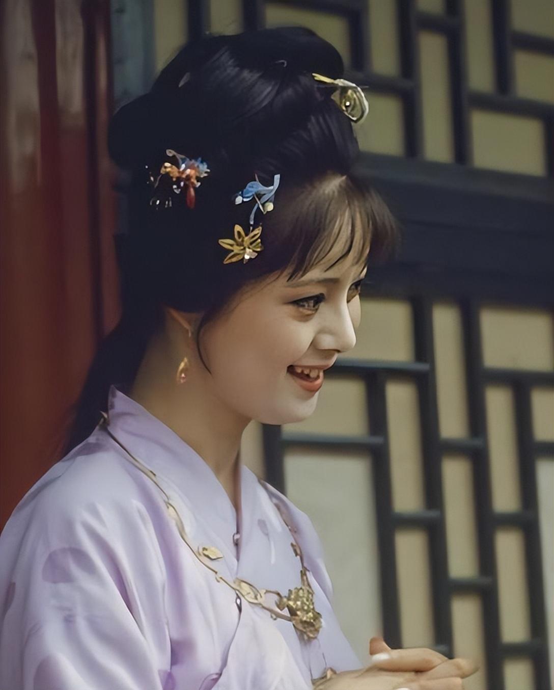 薛宝钗好人缘是假象个性看似愚笨守拙实则害过很多人