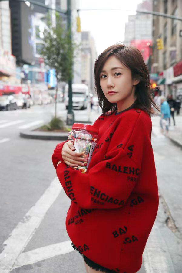 他们是2010年注册结婚的,登记的时候,刘芸已经怀有身孕,仅过了五个月