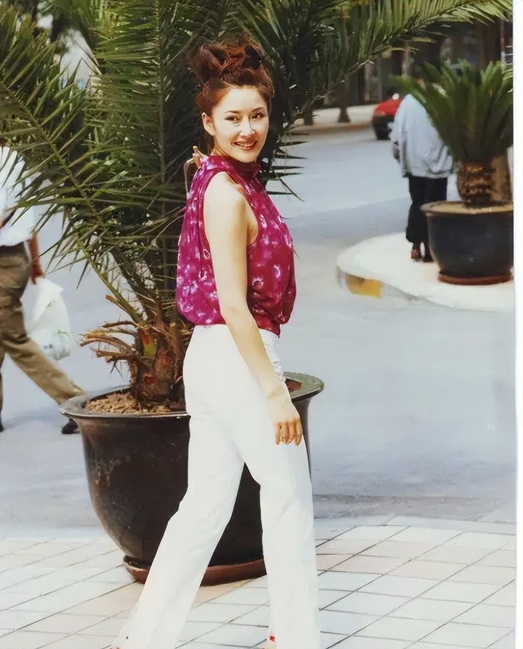 回顾盖丽丽25岁走红44岁退圈拍哺乳戏被骂如今成海清老板娘