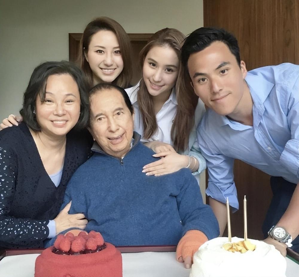 奚梦瑶4岁儿子长得像何猷君赌王唯一男孙却比不上二房孙女