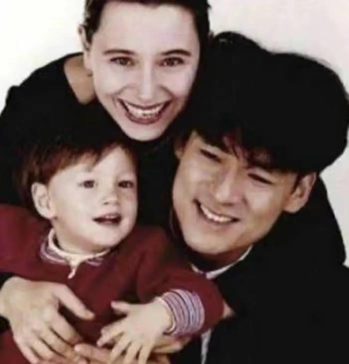 回顾颜值不如爹明星父子吕良伟儿子零遗传周华健父子差距大