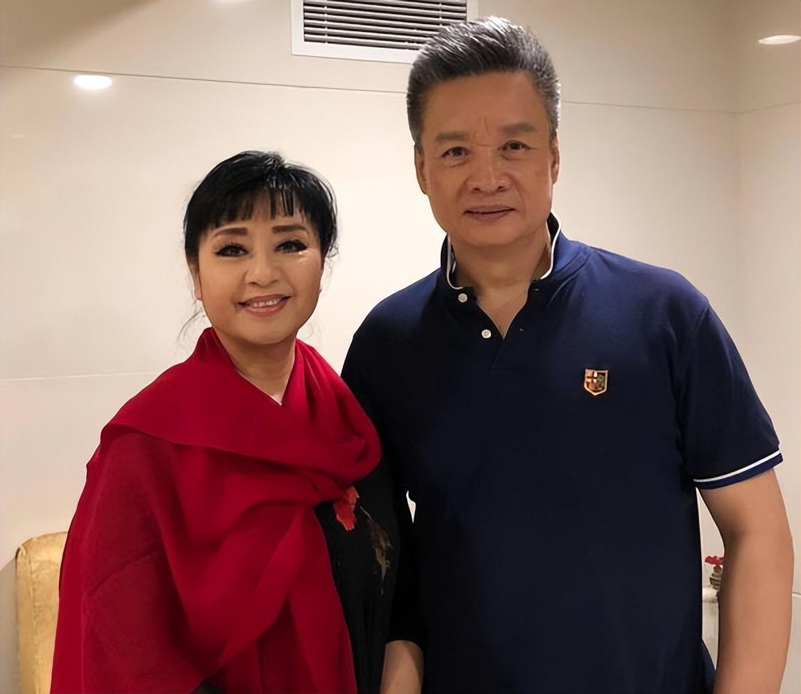 回顾阎维文25岁娶初恋陪妻子抗癌30年相濡以沫39年