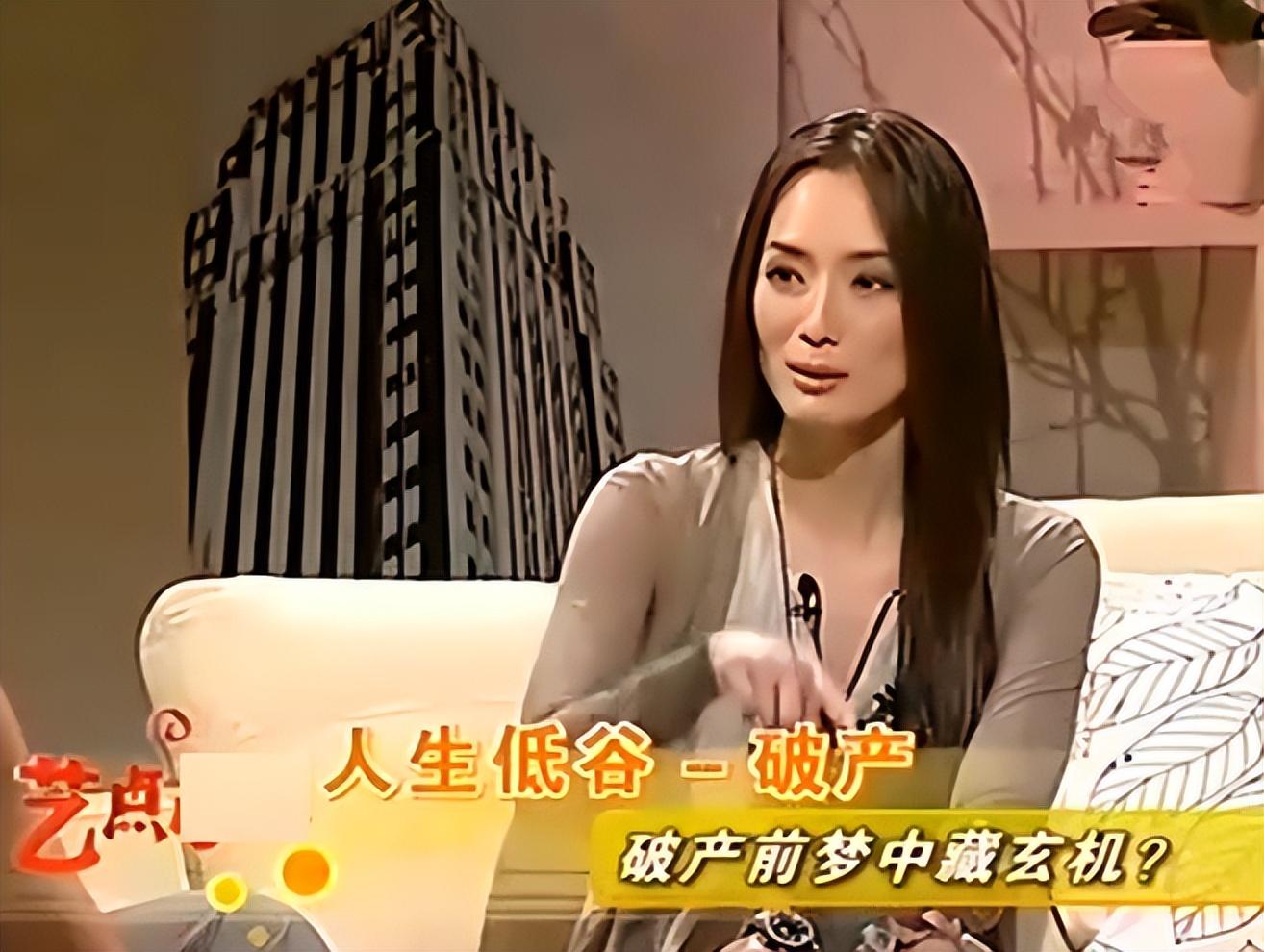 2010年郑秀珍嫁给了圈外广告人黄心川,俩人婚后有个儿子,8年后离婚