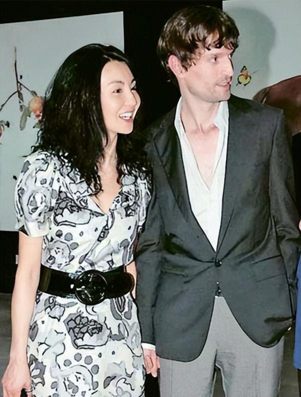 回顾张曼玉多段感情无疾而终58岁未婚无子女已放弃寻找另一半