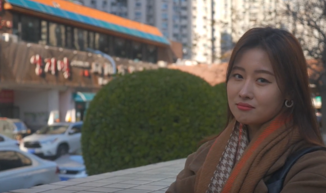 回顾我90后姑娘自小热爱中国文化定居北京3年想嫁中国人