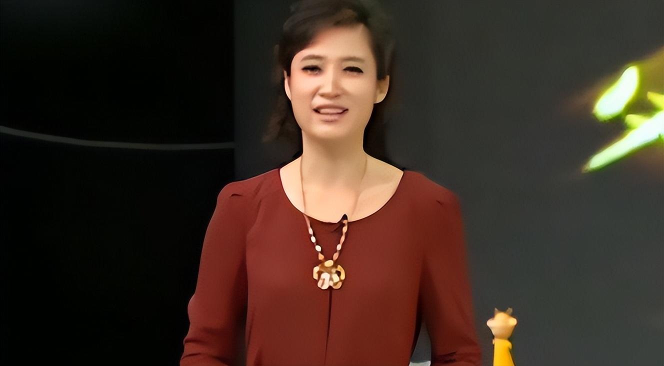 回顾桑晨能力出众不逊董卿深藏不露三十年央视舞台低调绽芳华