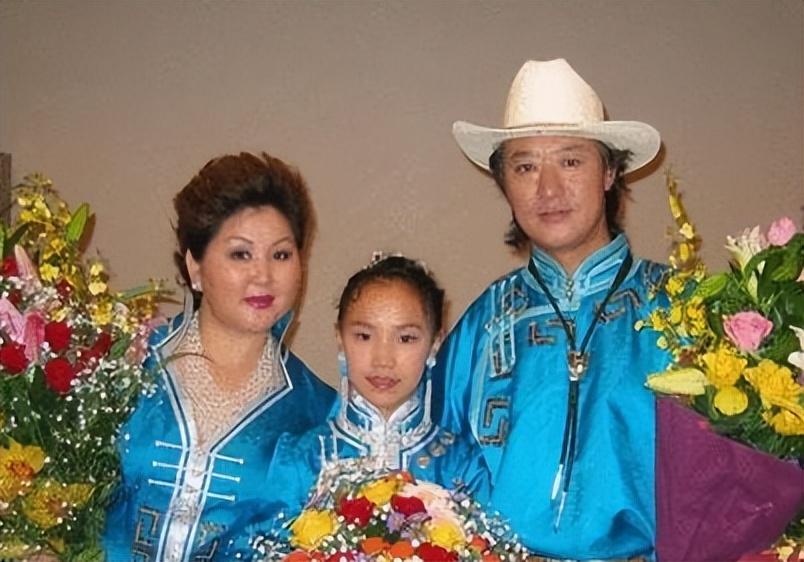 如果带自己的女儿上台,就是对春晚舞台的不尊重,在布仁巴雅尔和乌日娜