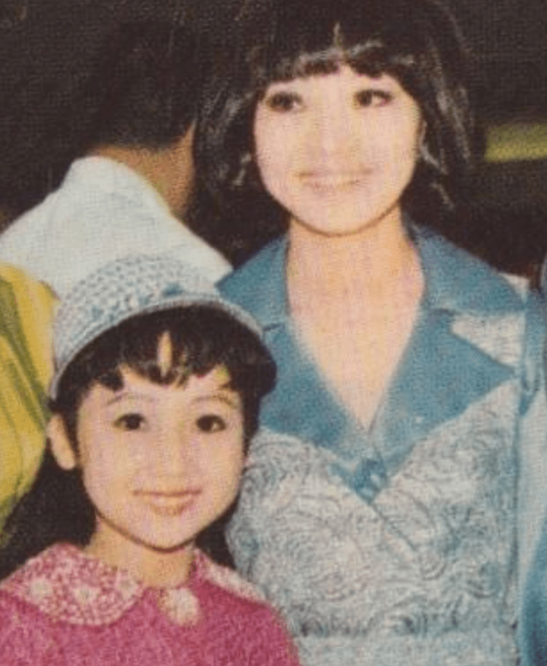 巅峰时为爱隐退,40岁弃艺学医,与丈夫恩爱36年没生也