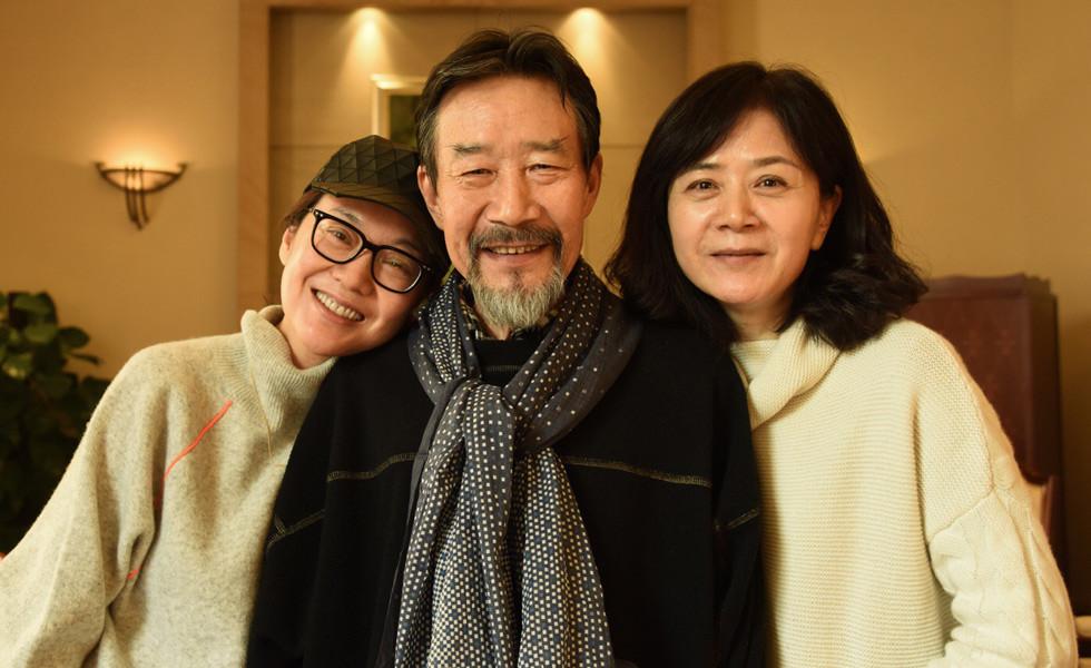 因为身体不适,李雪健便和家人一起来到医院检查.