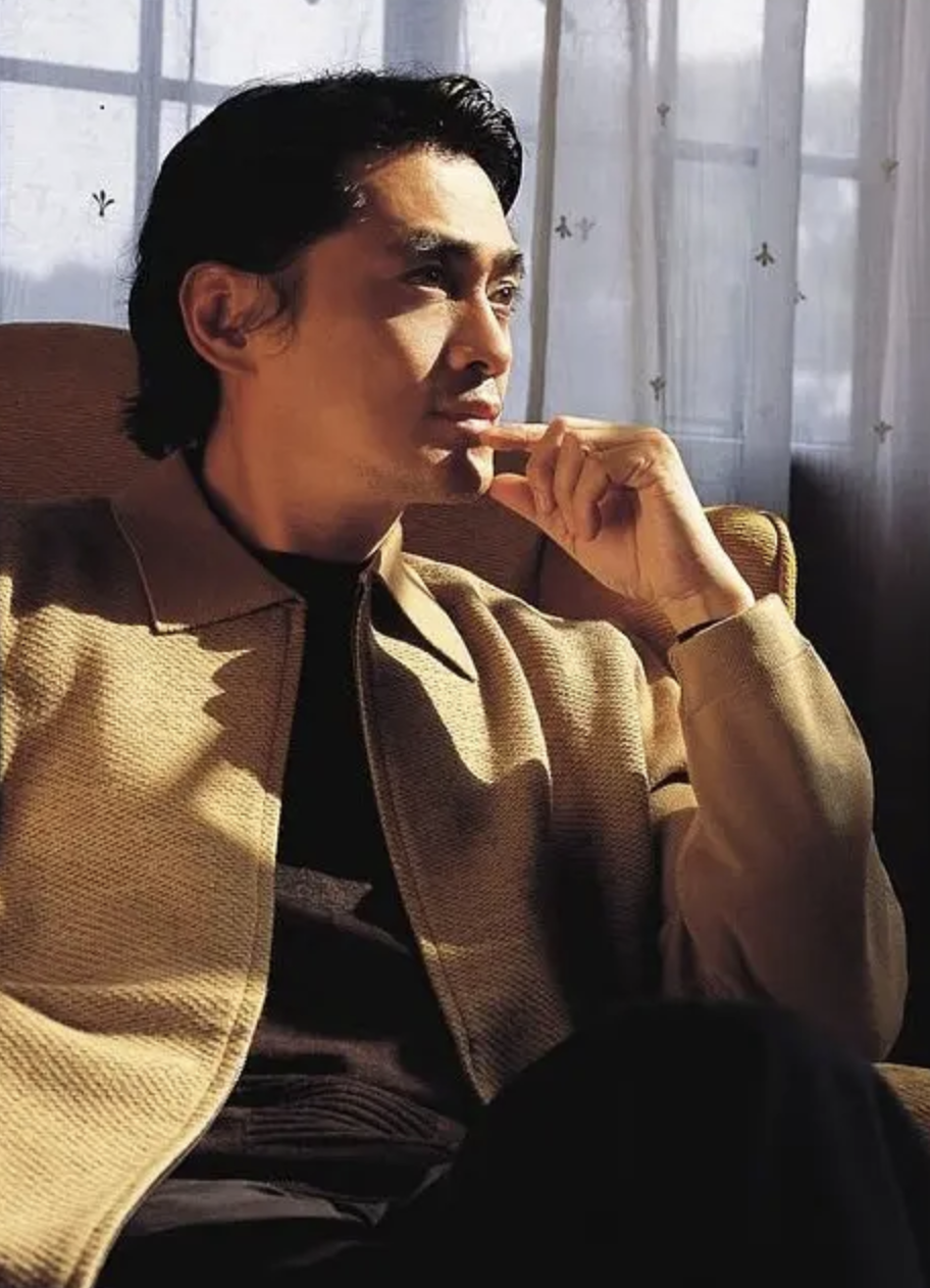 汤镇宗弟弟是汤镇业至今无绯闻将普通妻子宠成了宝