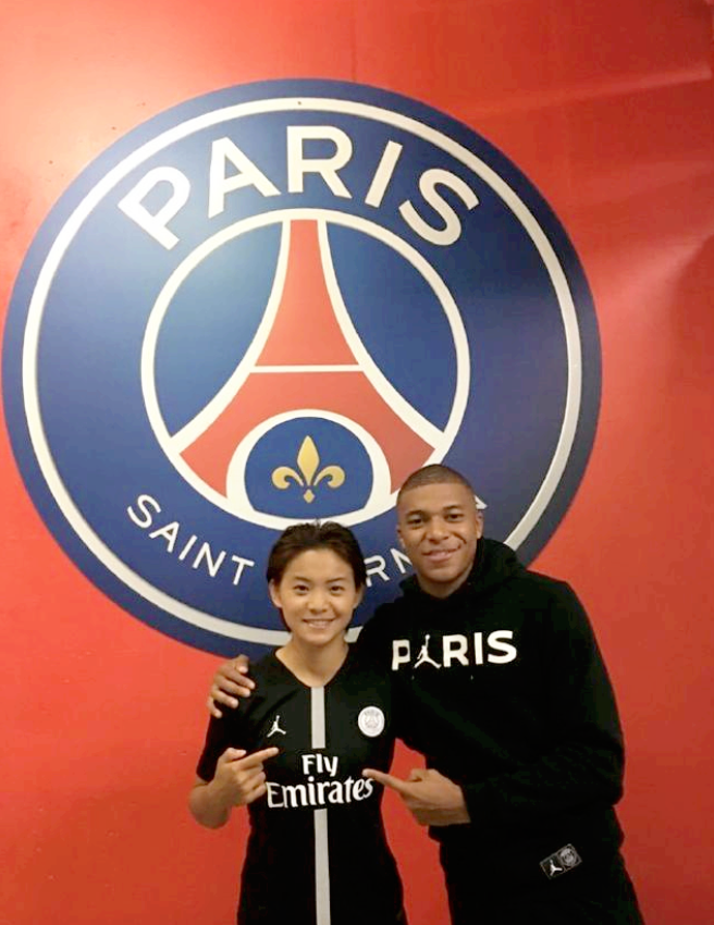 回顾女足英雄王霜5岁时被遗弃母亲早逝狼狈离场时泪水涟涟