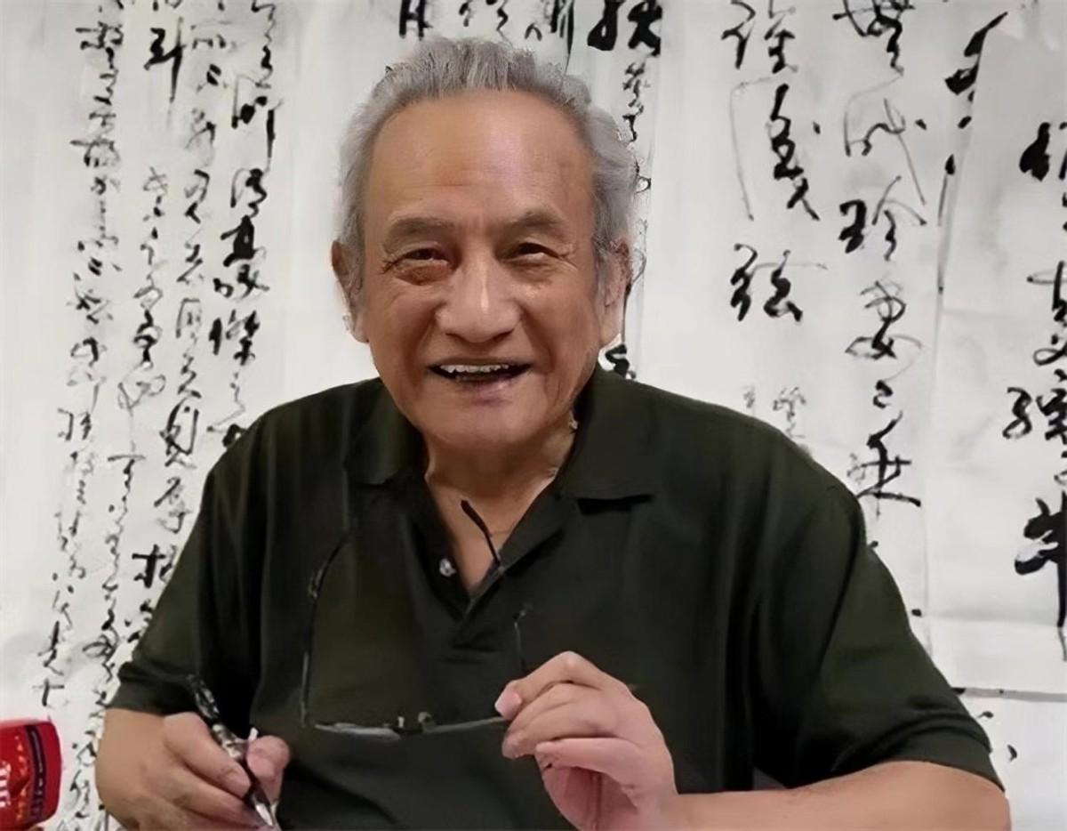 回顾荧幕硬汉杨在葆36岁入狱54岁娶小22岁娇妻前妻照片挂客厅