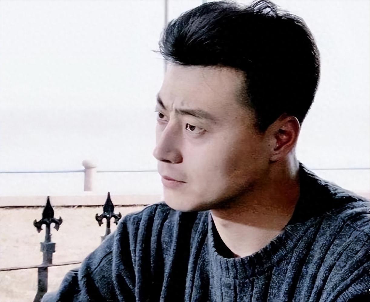 回顾任程伟花9元在地下室娶了初恋成名后只换房子不换糟糠妻