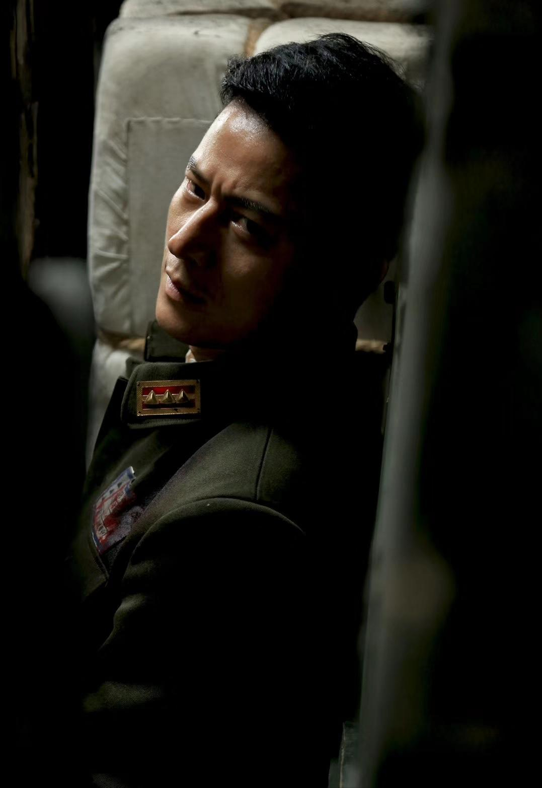 林江国长得帅演技好戏红人不红46岁有妻有女幸福着