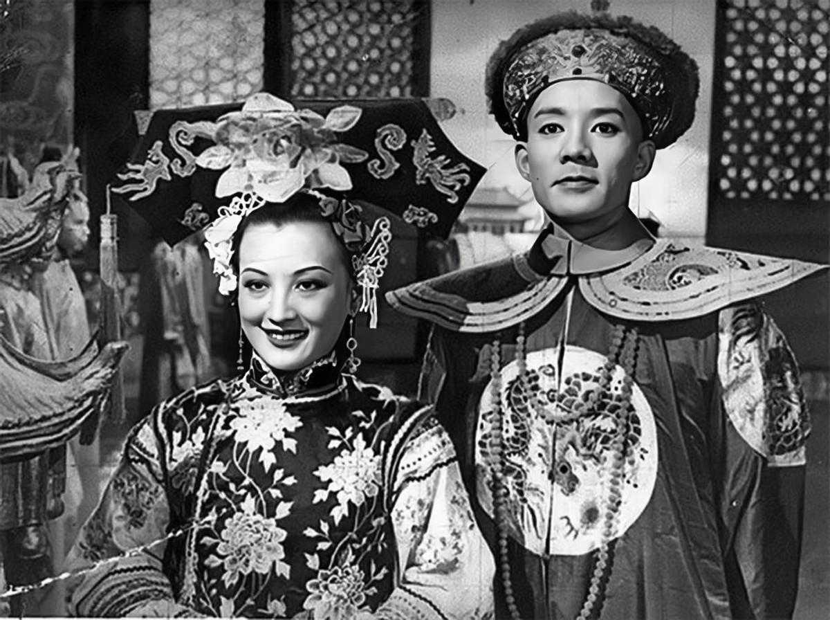 回顾周璇30年代当红女星3段婚恋无疾而终37岁死于精神病院