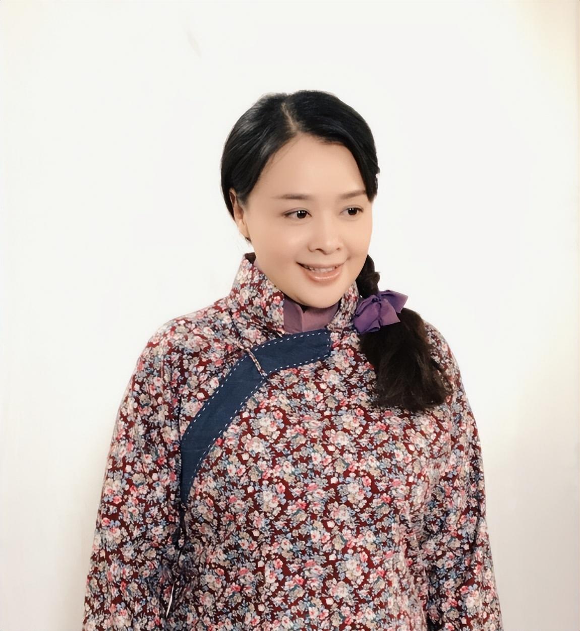 回顾她演丫鬟让人记了22年丈夫等她9年结婚每月给10万零花钱