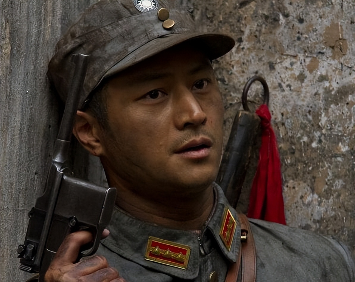 林江国长得帅演技好戏红人不红46岁有妻有女幸福着