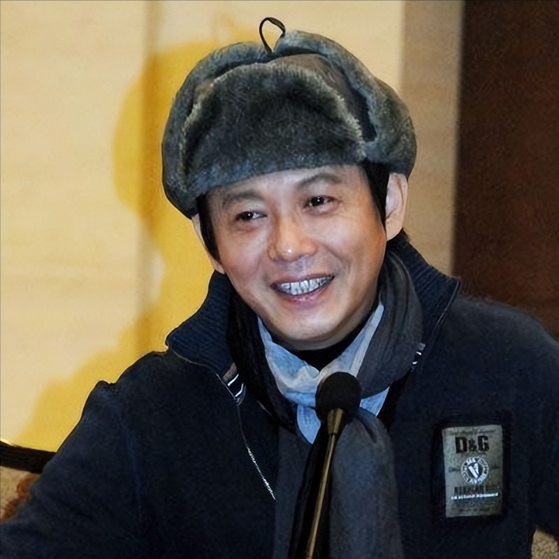 回顾程前被误解的央视主持人借钱给养母买房现在人生状况怎样