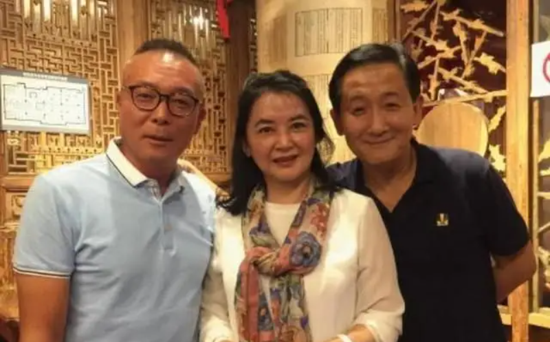 回顾演员谢园二婚娶小17岁邱悦离世两年后小娇妻现状如何